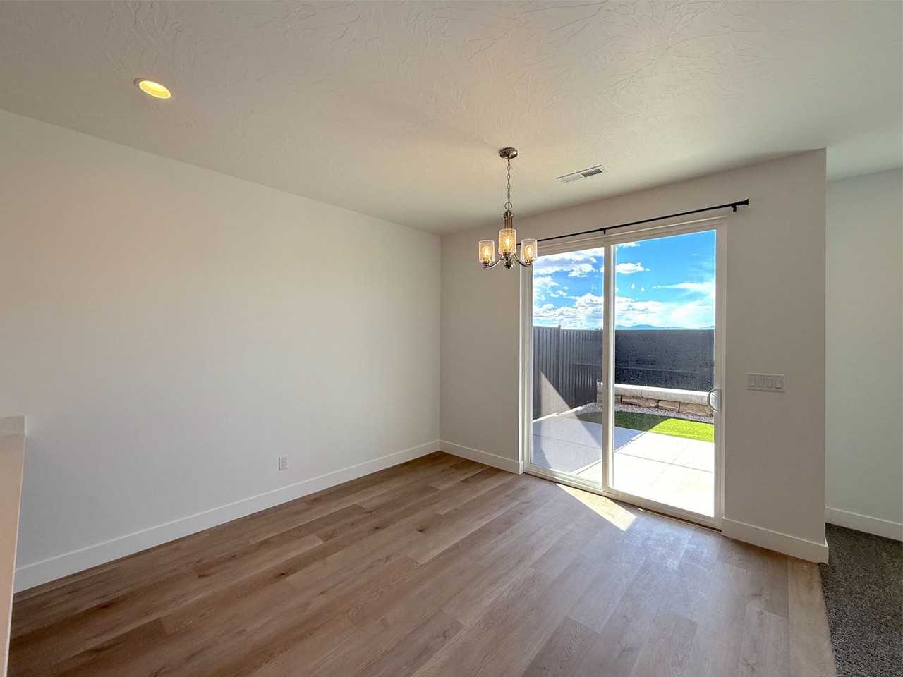 335 N 3210 W - Photo 6 of 26