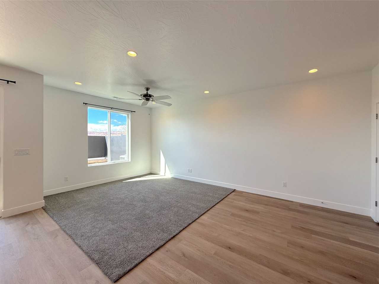 335 N 3210 W - Photo 7 of 26