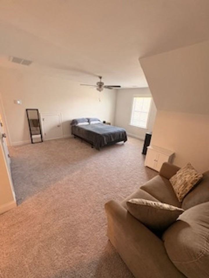 110 Hunters Hill Way - Photo 3 of 16