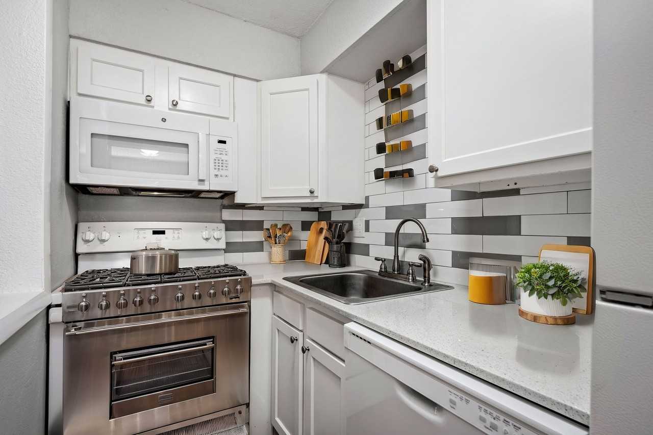 The Atrium - Photo 3 of 21