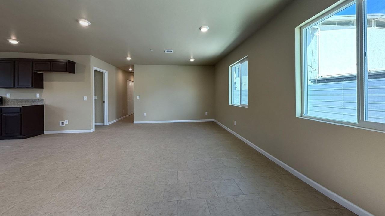 638 W 21st St. - Photo 4 of 44