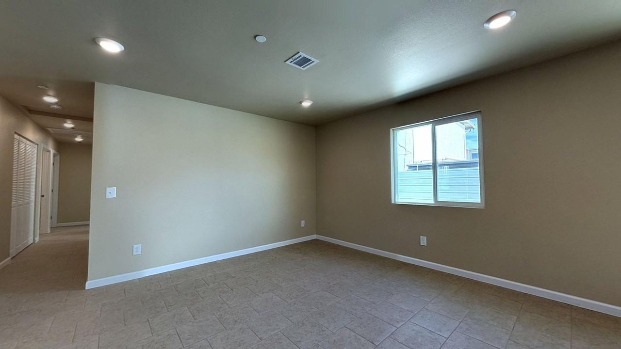 638 W 21st St. - Photo 5 of 44