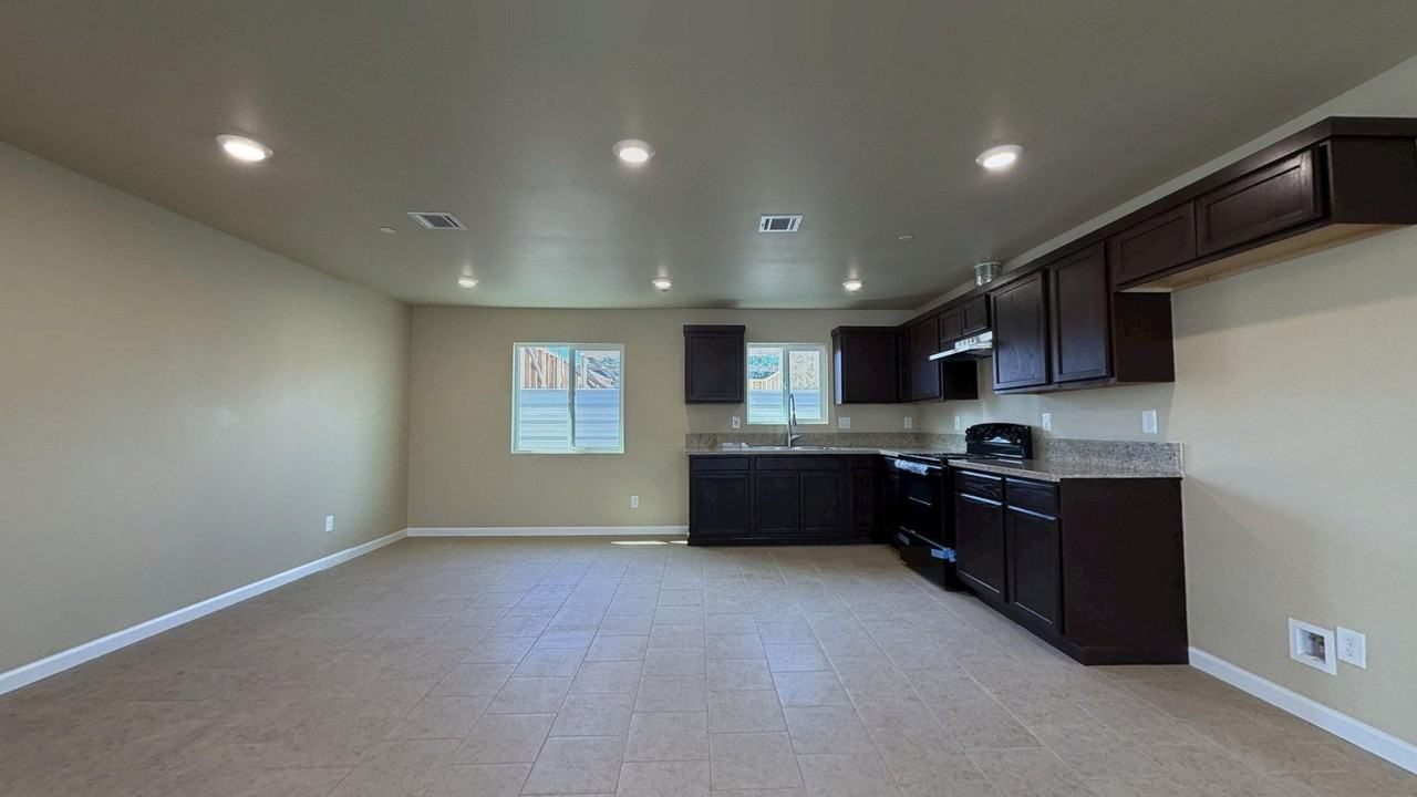 638 W 21st St. - Photo 6 of 44