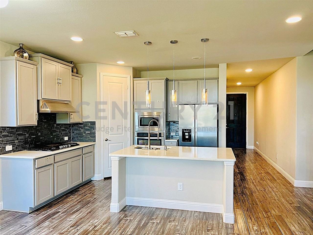 3615 Hathaway Ct - Photo 2 of 20