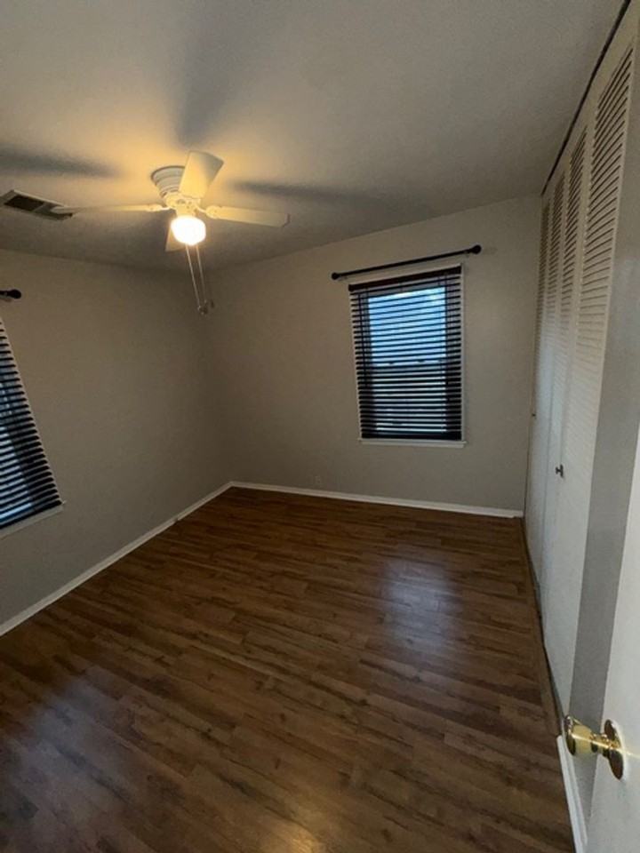 4219 Longfield Dr - Photo 3 of 10