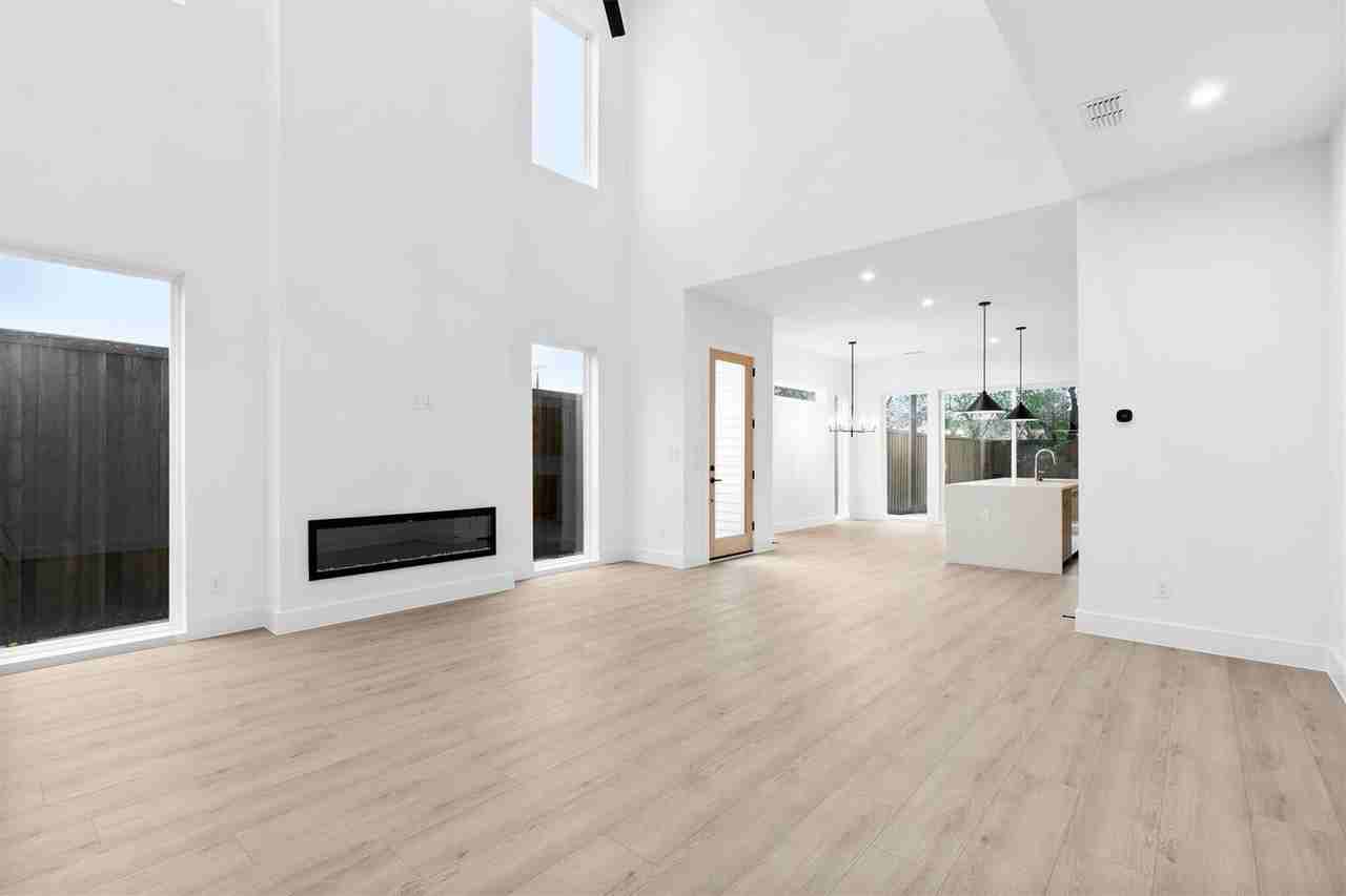 2812 Guymon St - Photo 3 of 24