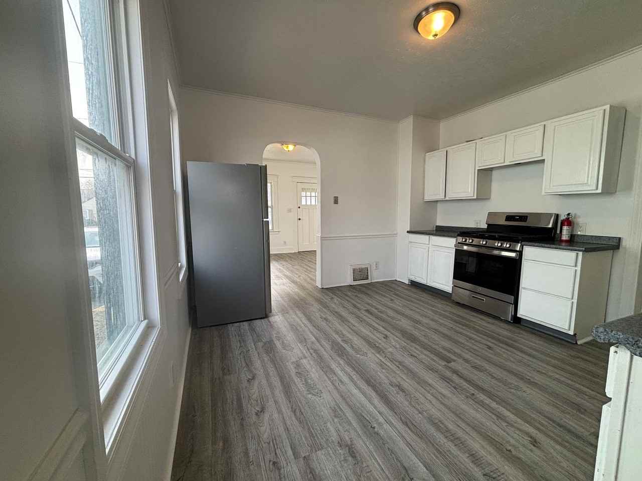 13436 Astor Ave - Photo 2 of 12