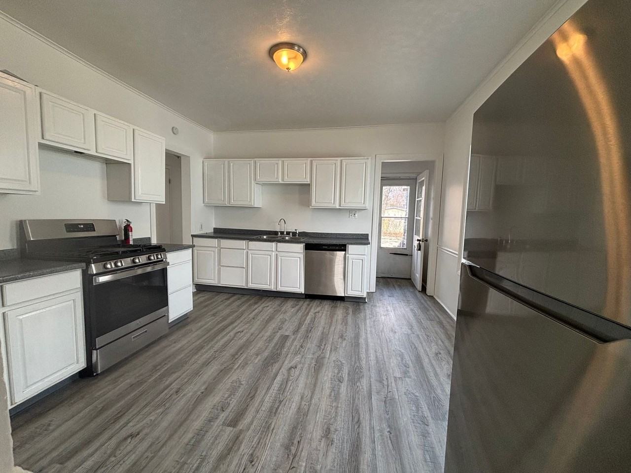 13436 Astor Ave - Photo 5 of 12