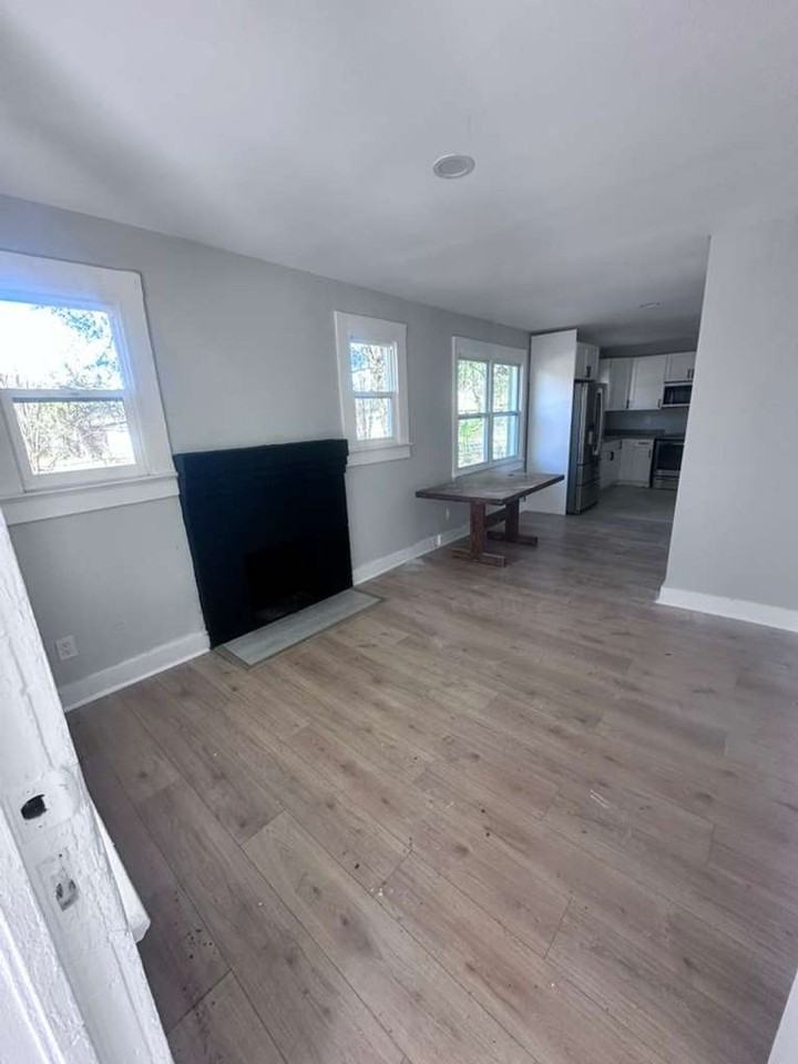 1863 W 29th St - Photo 2 of 12