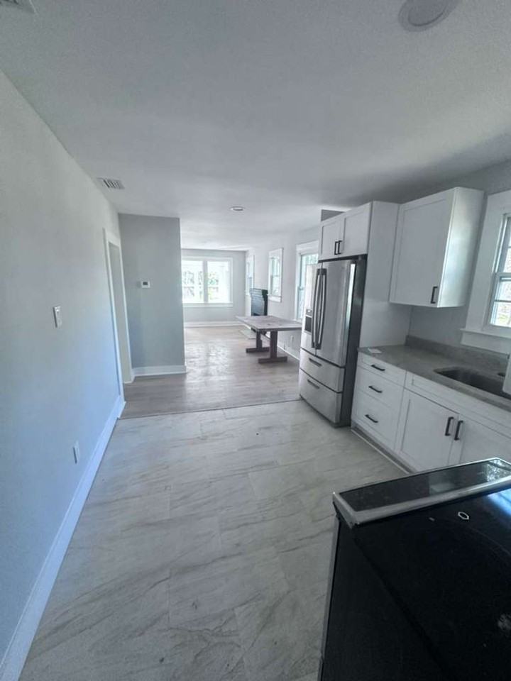 1863 W 29th St - Photo 3 of 12