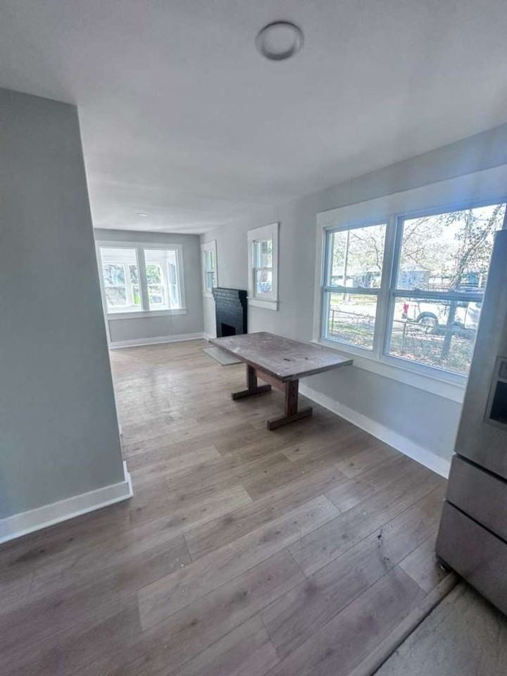 1863 W 29th St - Photo 4 of 12