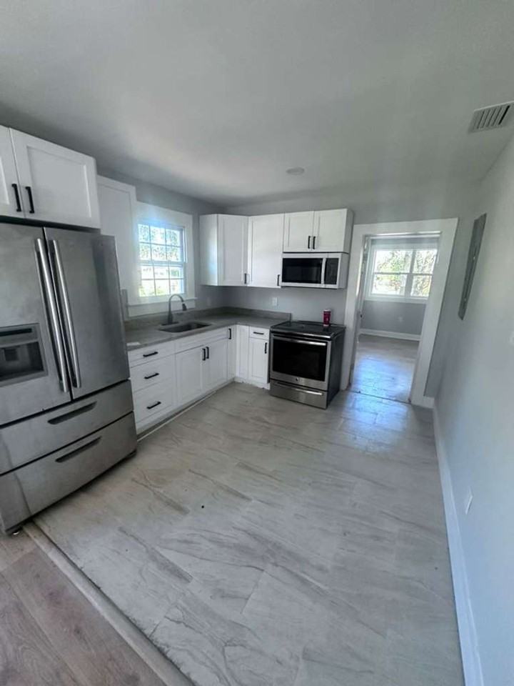 1863 W 29th St - Photo 5 of 12