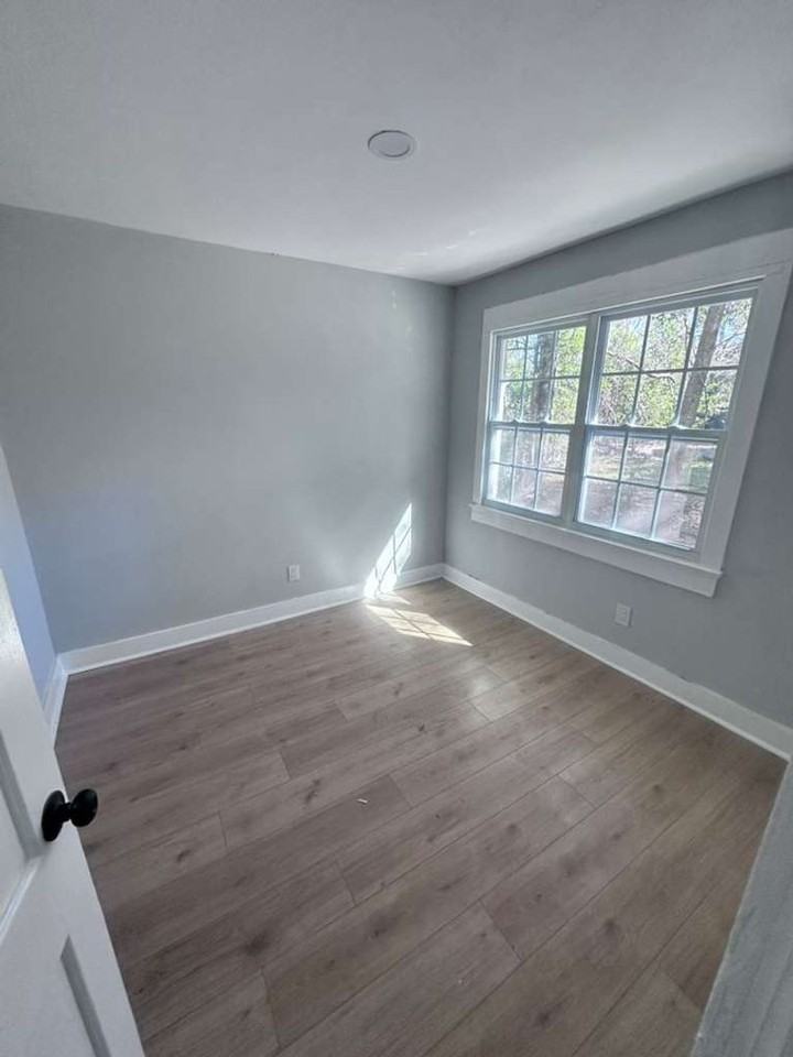 1863 W 29th St - Photo 7 of 12