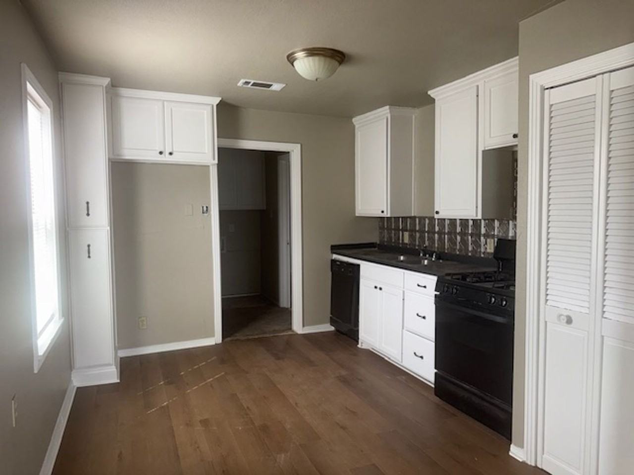 3709 Windsor Ave - Photo 3 of 8