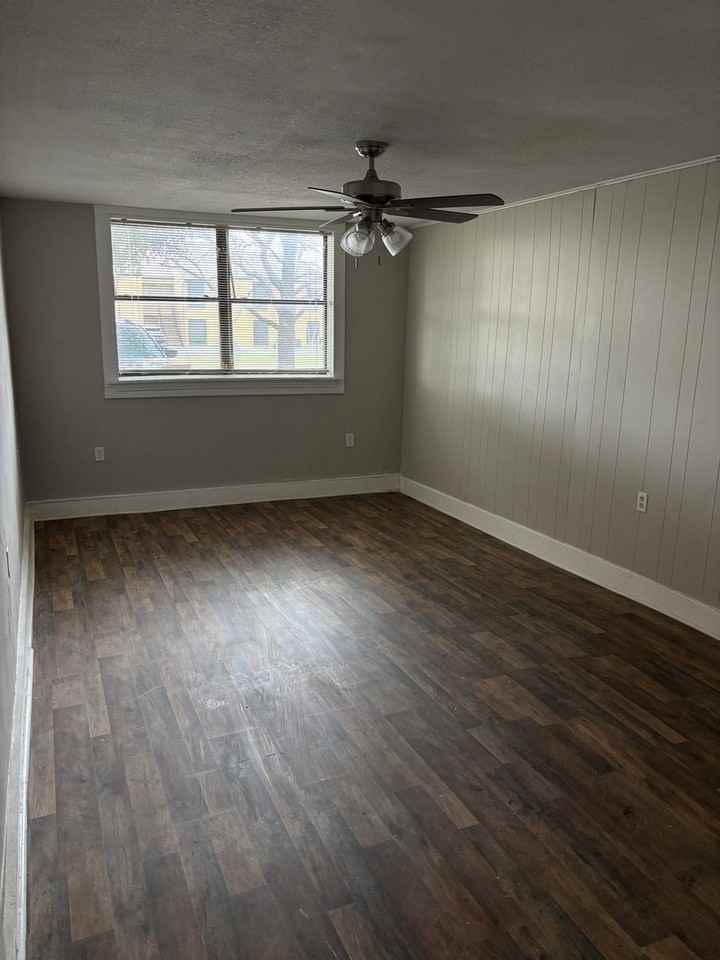 1707 W Washington St - Photo 4 of 8