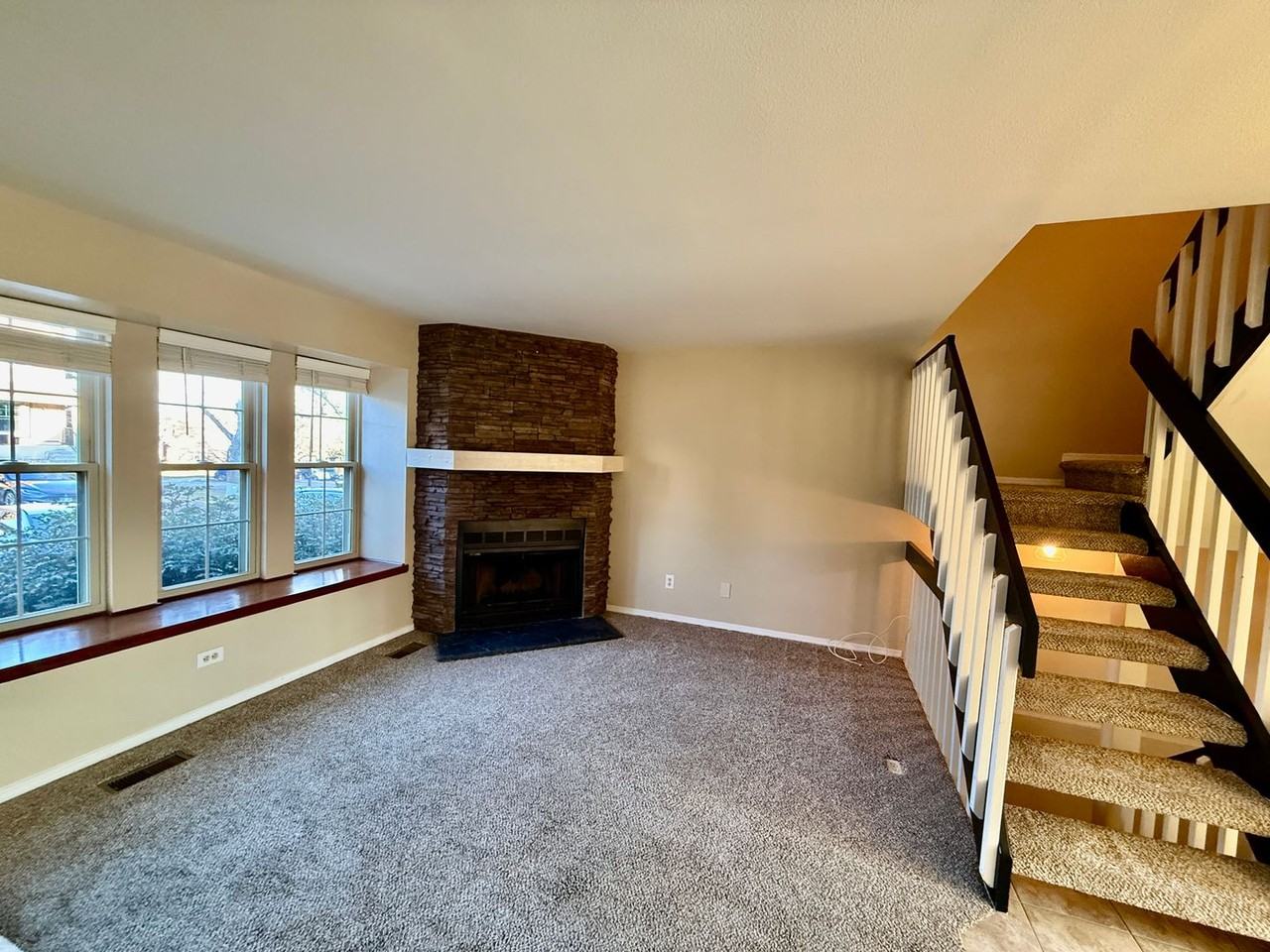 6814 Ravencrest Dr - Photo 2 of 31