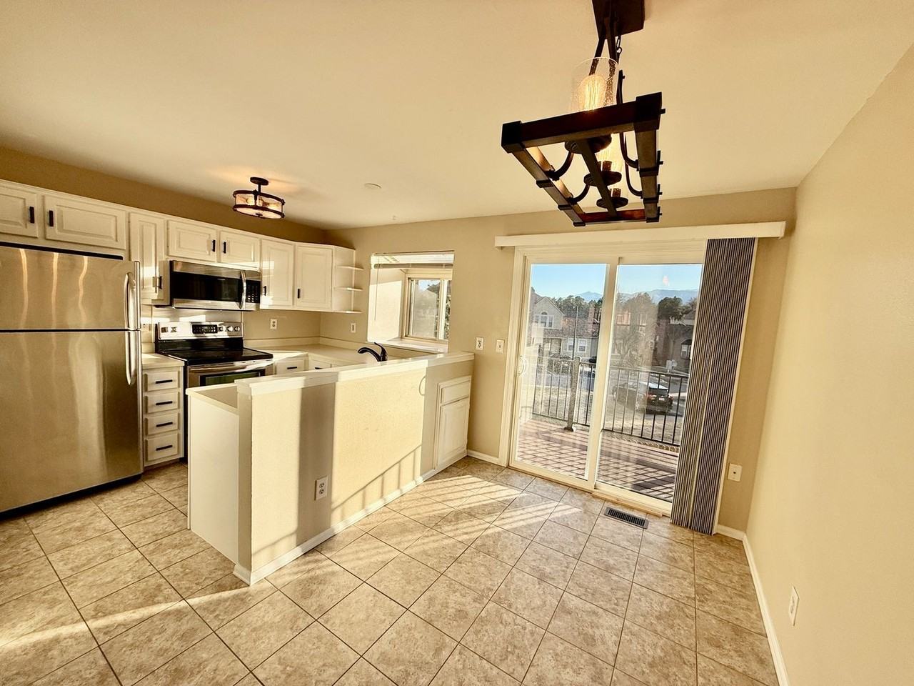 6814 Ravencrest Dr - Photo 5 of 31