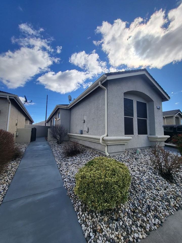 1903 Teal Dr - Photo 2 of 12