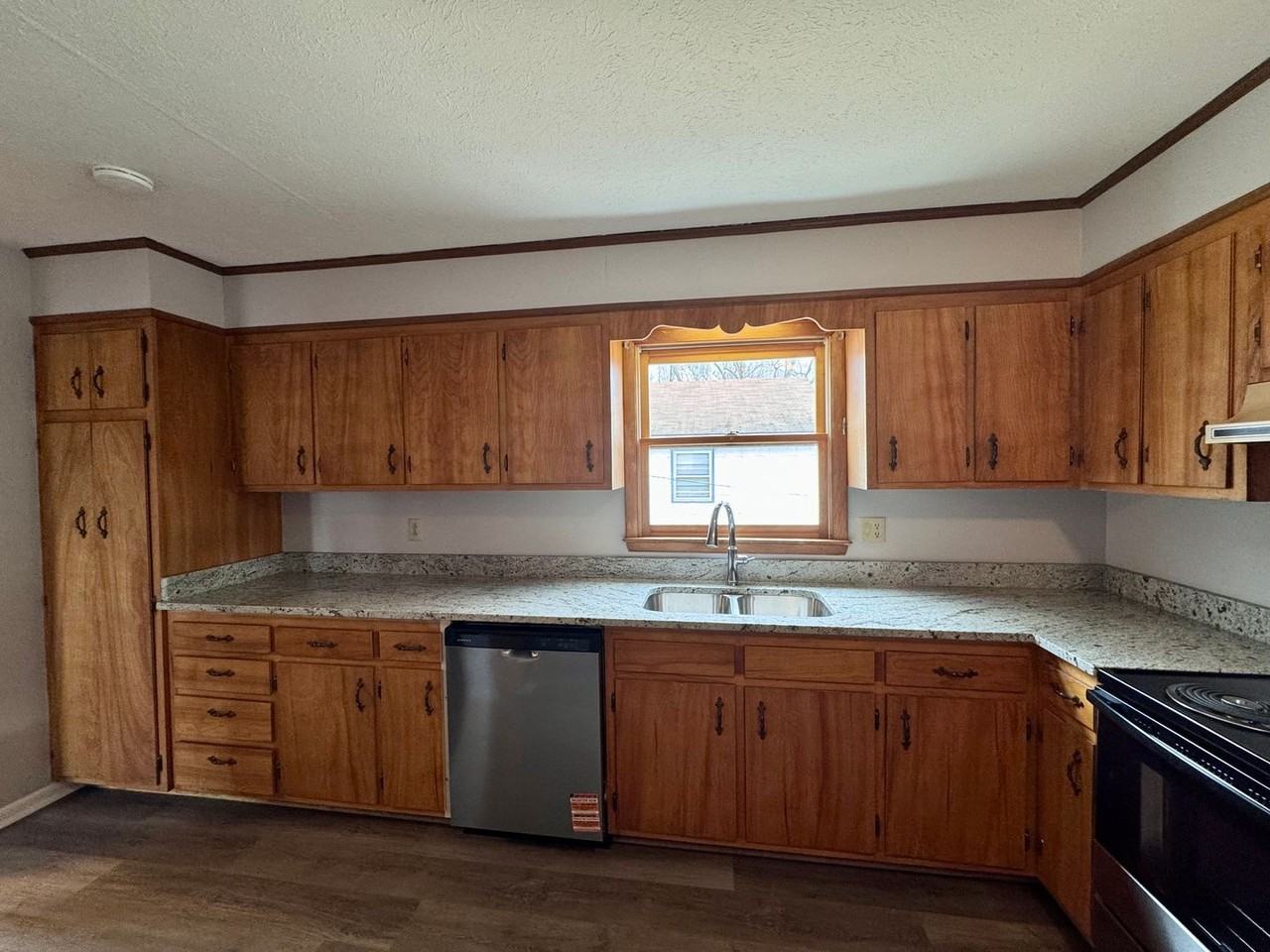 270 Bowman Rd - Photo 4 of 11