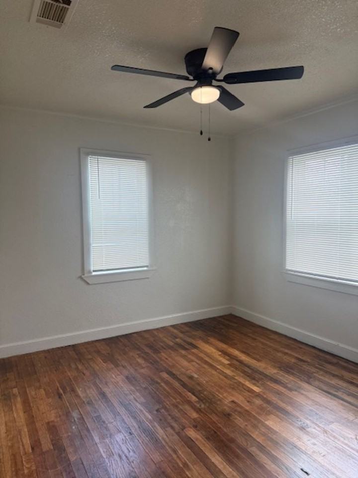 1621 N 18th St - Photo 4 of 6