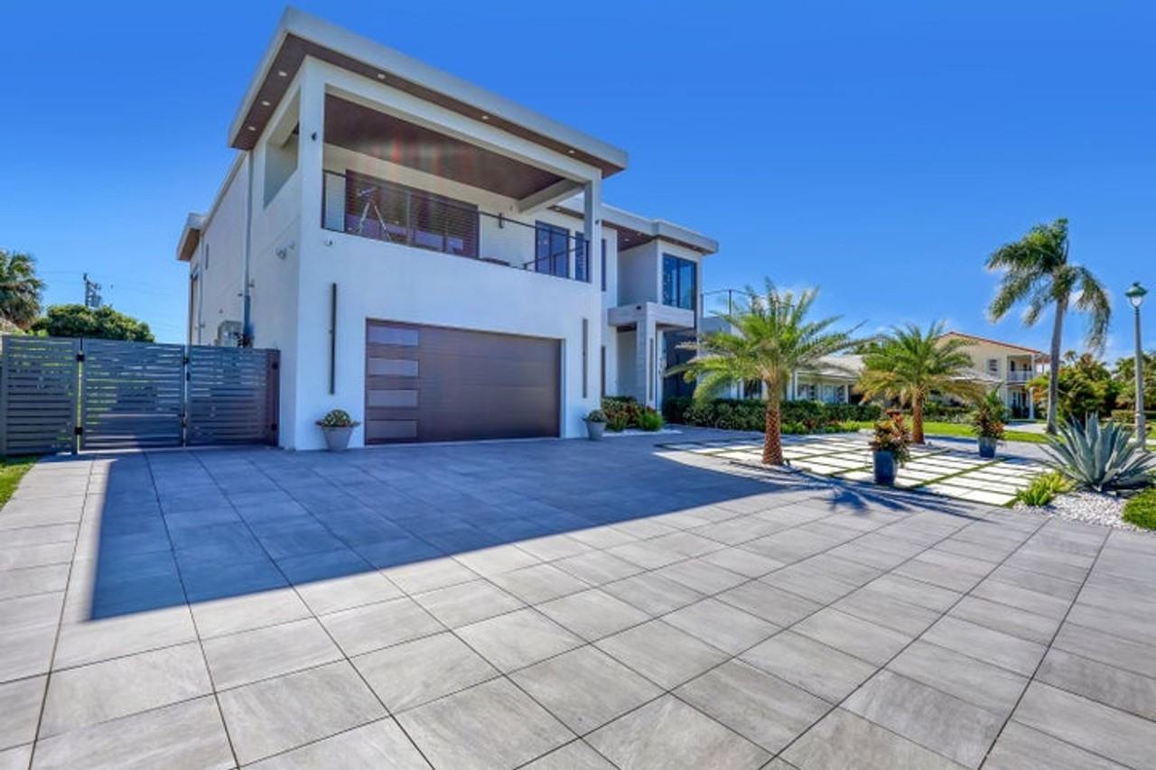 1161 Pine Point Rd - Photo 3 of 50