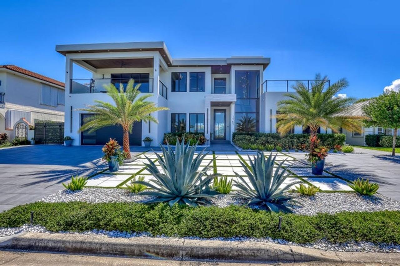 1161 Pine Point Rd - Photo 5 of 50