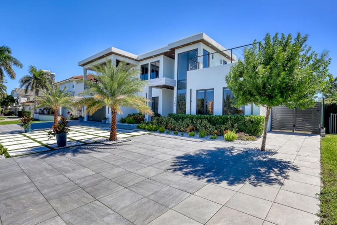 1161 Pine Point Rd - Photo 7 of 50