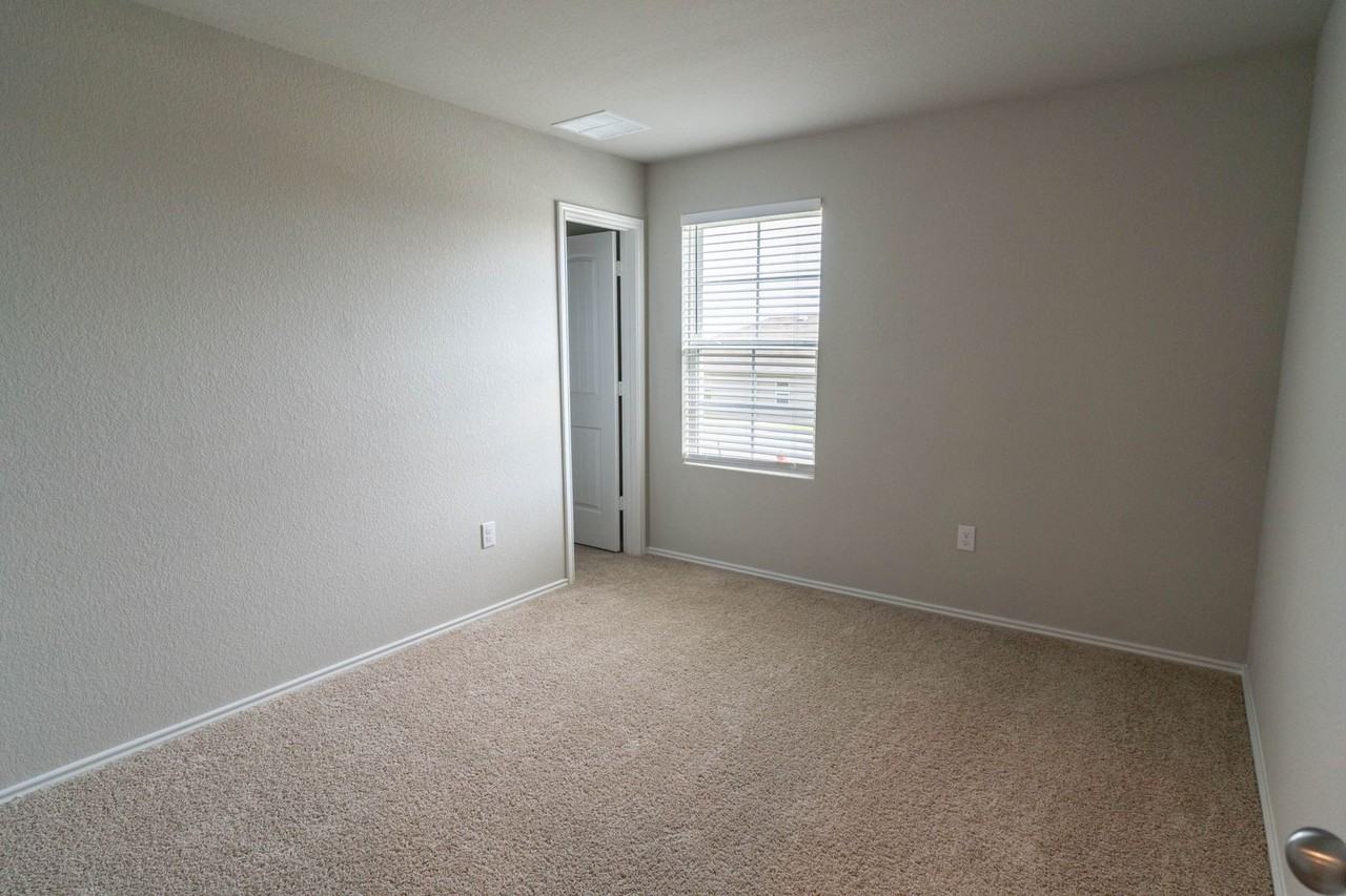 12509 Brahmin Dr - Photo 2 of 32