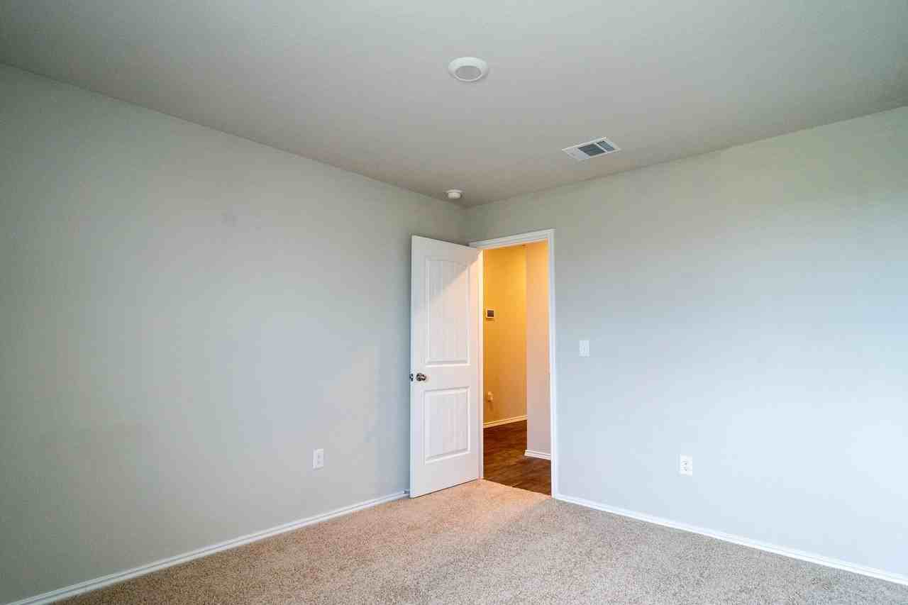 12509 Brahmin Dr - Photo 5 of 32