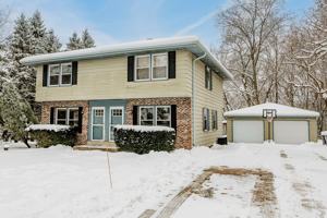 featured image of 215 W Pembroke Way