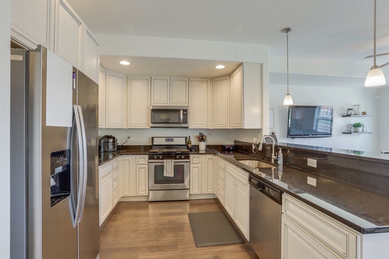 1742 W 52nd Ct - Photo 4 of 32