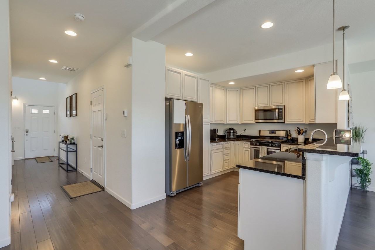 1742 W 52nd Ct - Photo 5 of 32