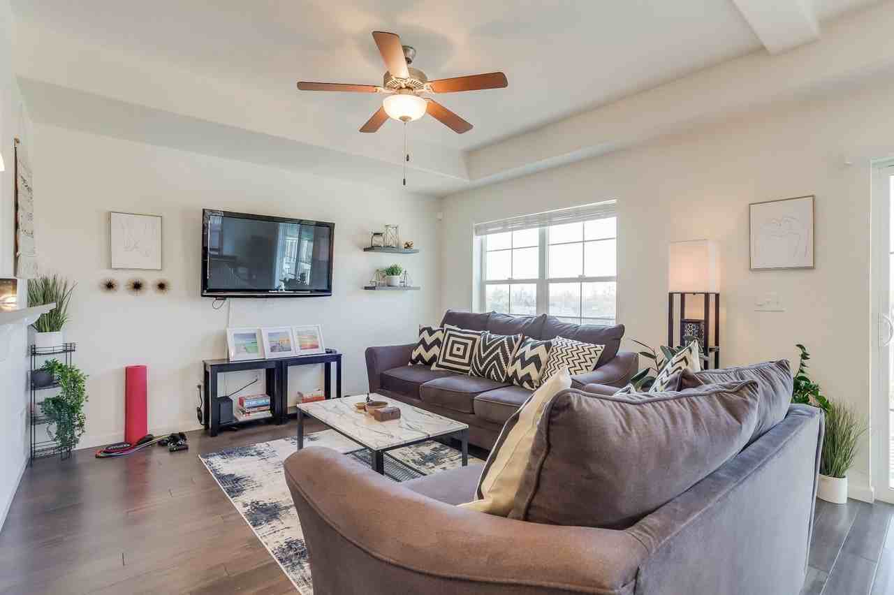 1742 W 52nd Ct - Photo 6 of 32