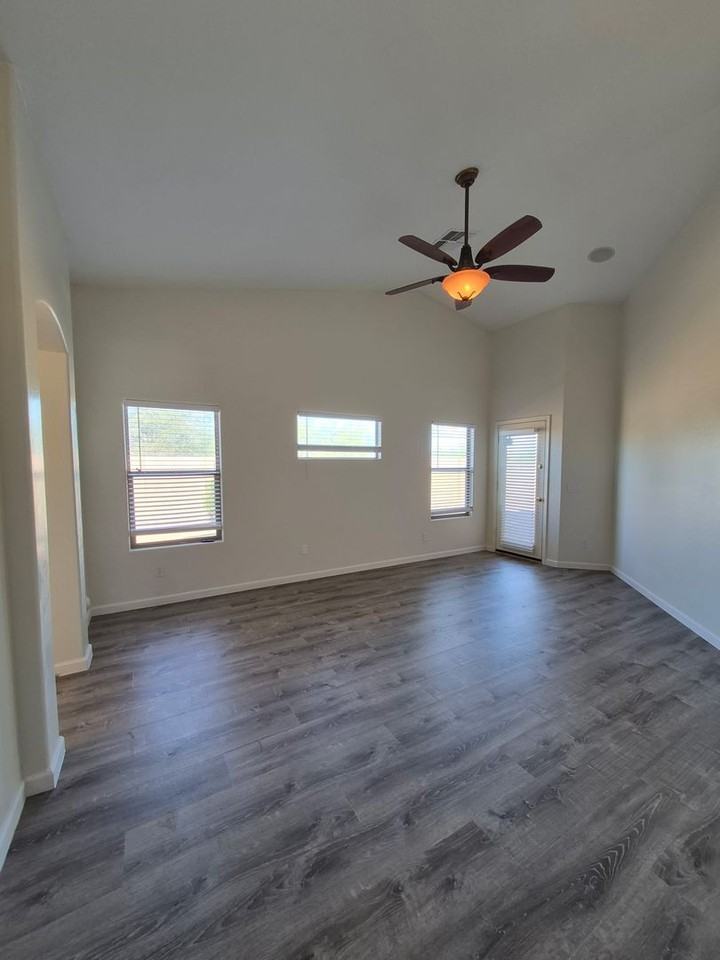 32830 N Cat Hills Ave - Photo 2 of 27