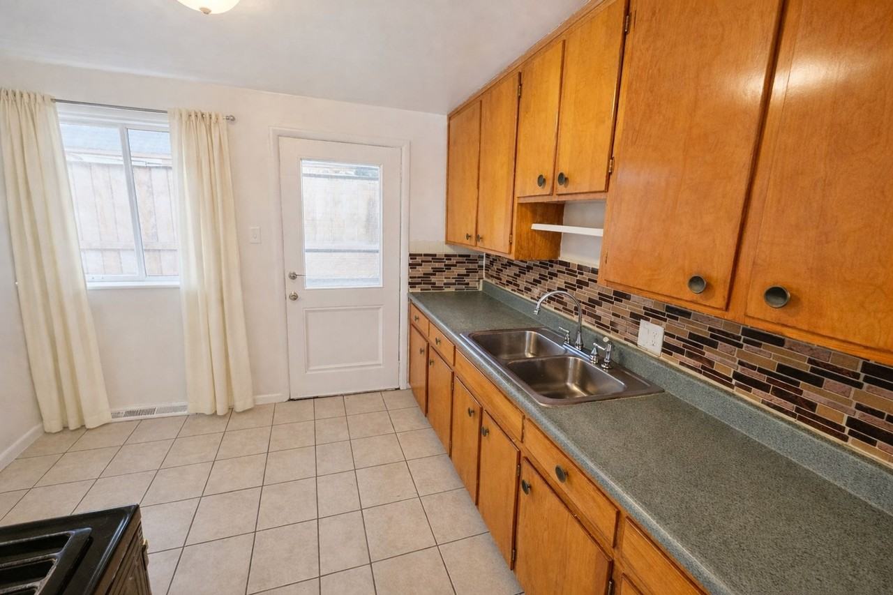 3738 Yukon Ct - Photo 5 of 9