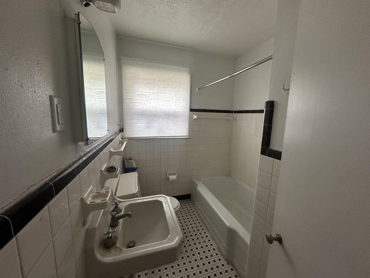 1928 North Blvd #01 - Photo 2 of 10