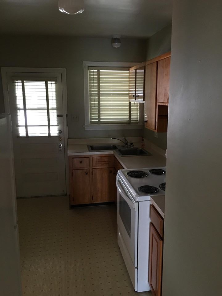 1206 8th St - Photo 6 of 11