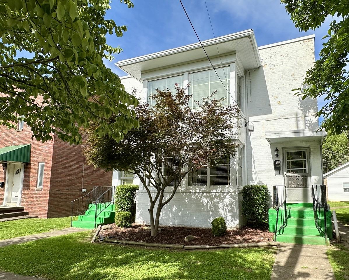 1206 8th St - Photo 5 of 11