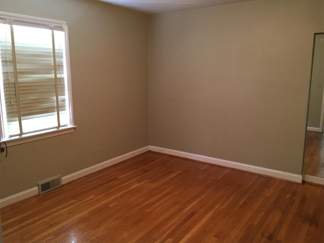 1206 8th St - Photo 7 of 11