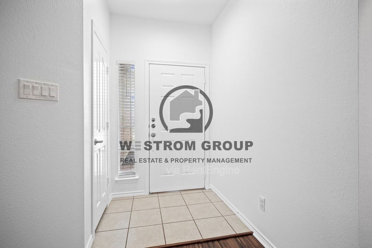 705 Crownpoint Ln - Photo 5 of 29