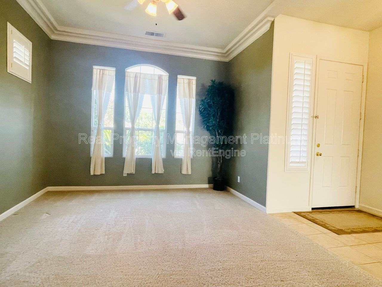 2450 Magill Ave - Photo 4 of 16