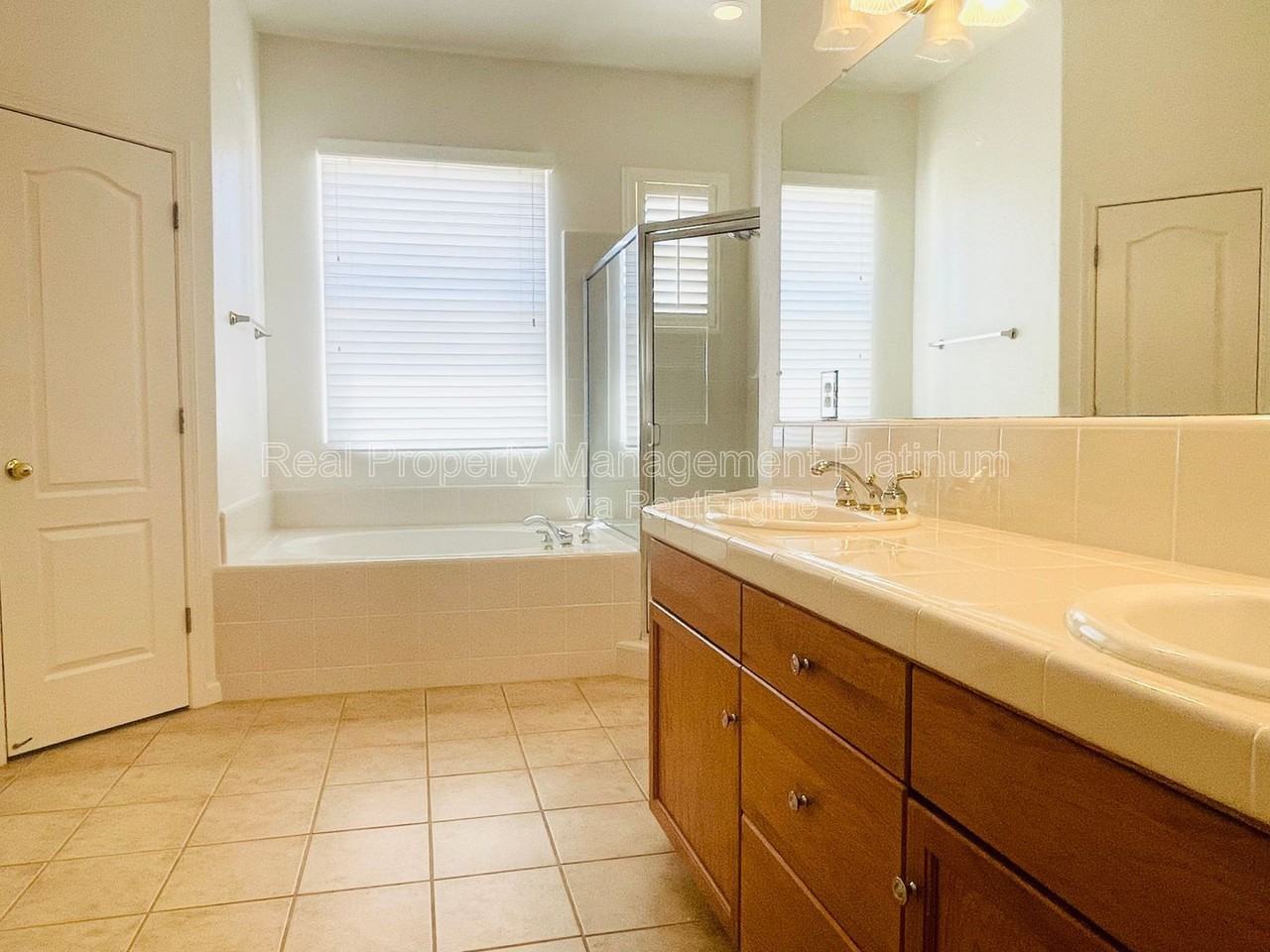 2450 Magill Ave - Photo 6 of 16