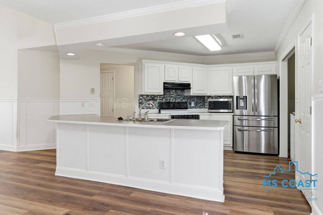 16035 Towerbridge Ave - Photo 7 of 17