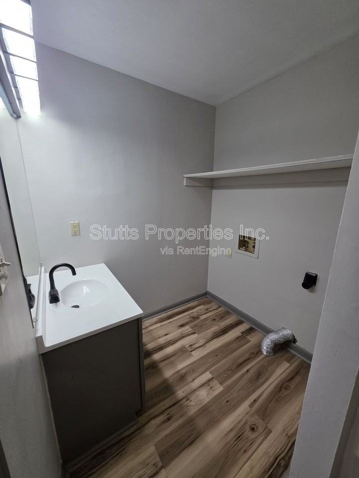 668 Simpson St #2 - Photo 3 of 7