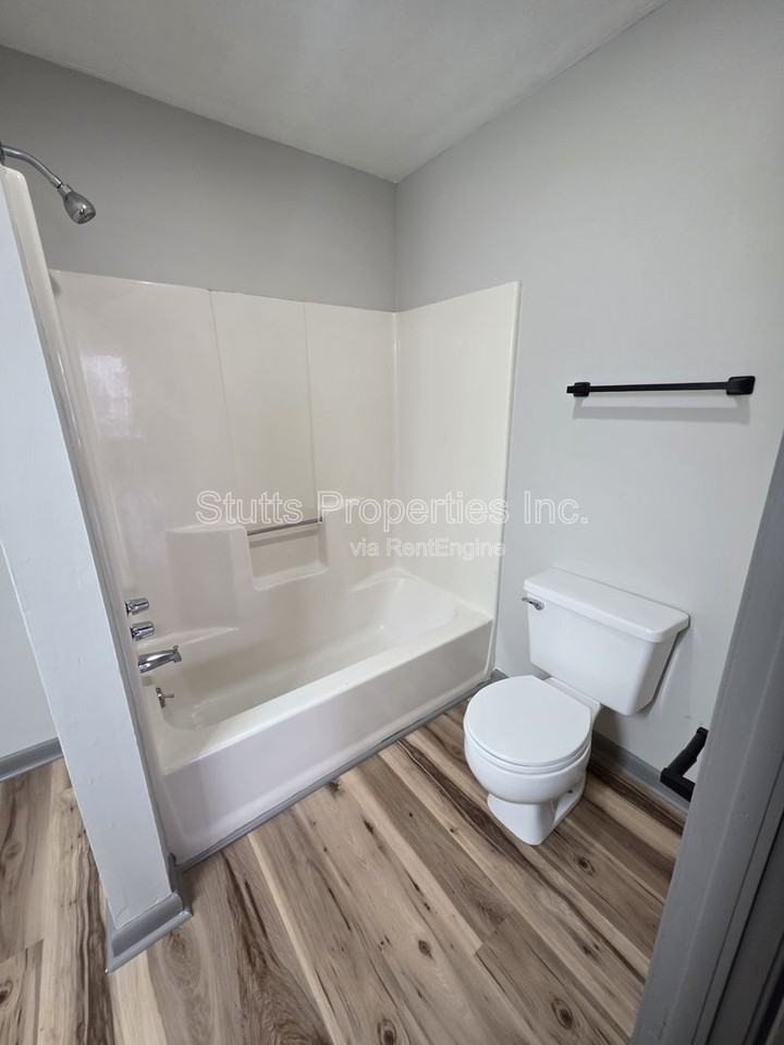 668 Simpson St #2 - Photo 5 of 7