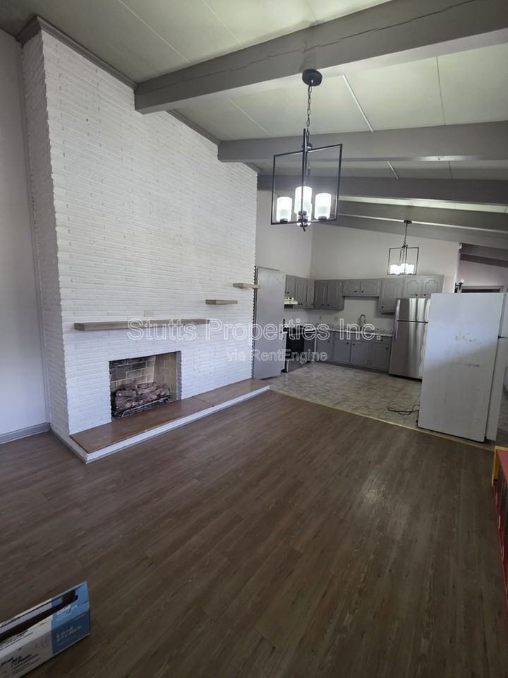 668 Simpson St #2 - Photo 7 of 7