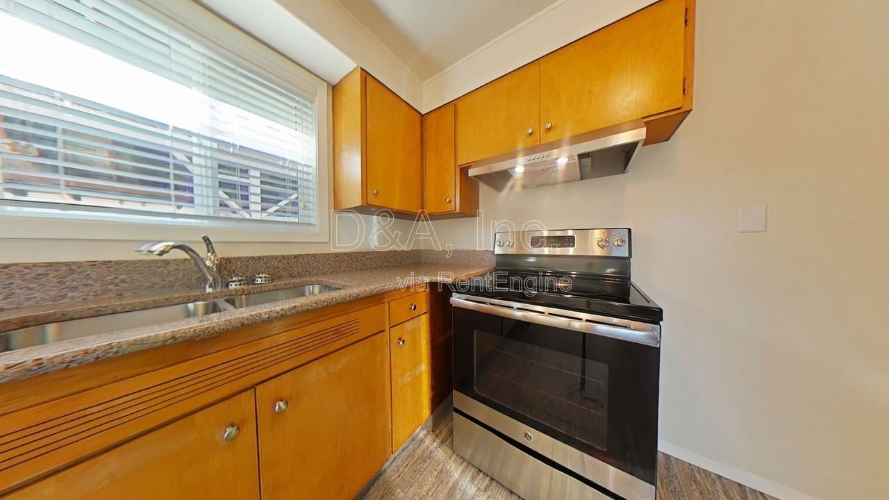 2240 Nw Grant Ave - Photo 4 of 14