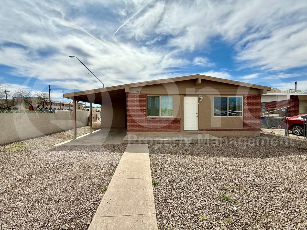 742 E Lester St - Photo 2 of 15