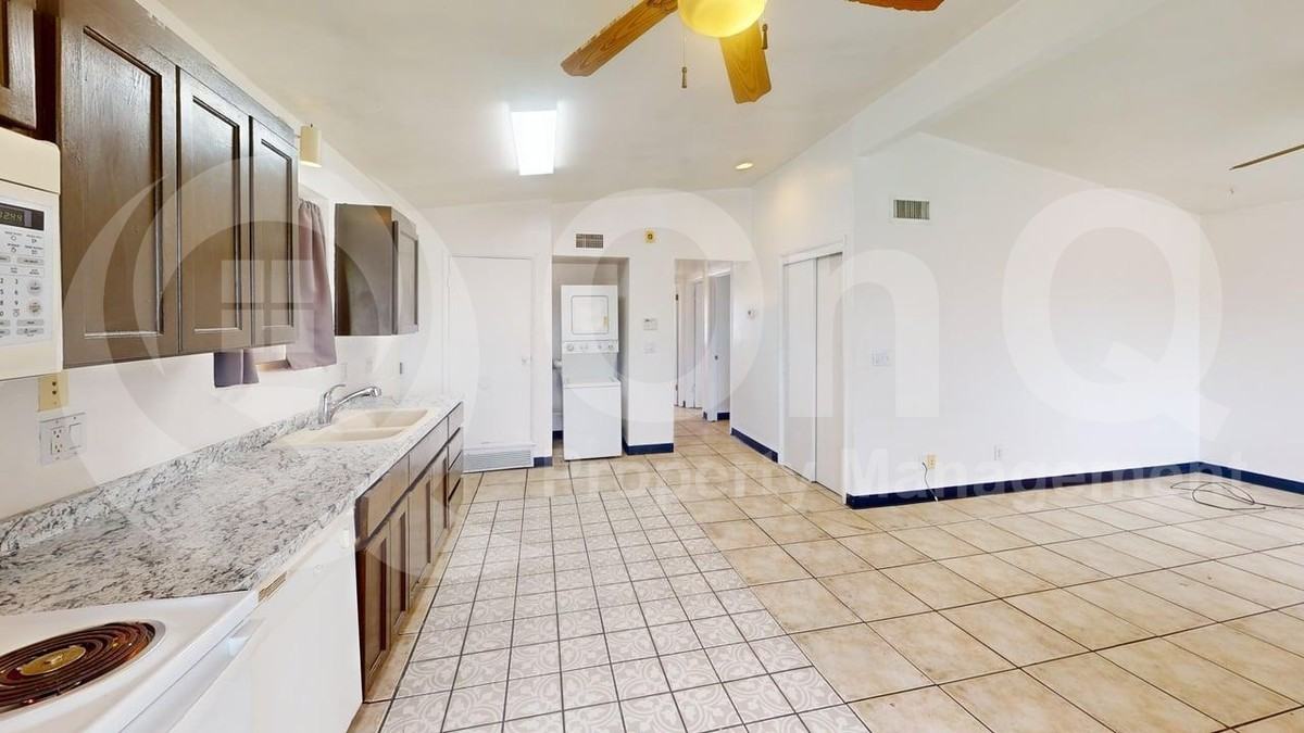 742 E Lester St - Photo 4 of 15