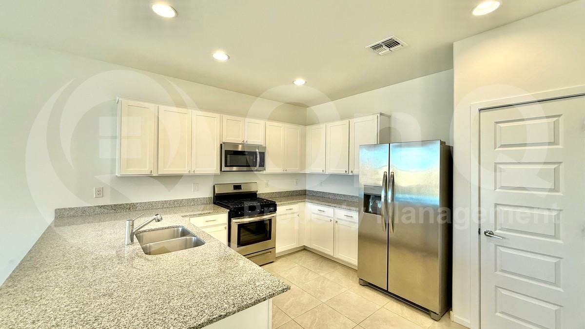 3468 E Ridley Rd - Photo 3 of 16